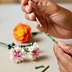 LEGO® Botanicals Čudovit šopek z rožnatimi cvetovi, cvetlični okras, 10342